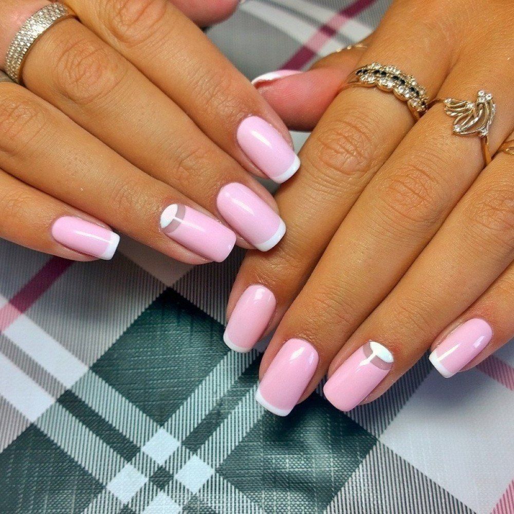Francuski manicure w różowym kolorze. Wiosna.