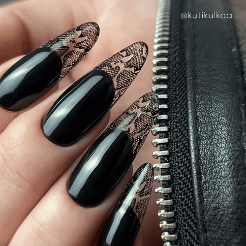 Manicure z wzorem wzór wężowy. Trendy wiosna! Wiosenne paznokcie! Czarny manicure. Czarne paznokcie.