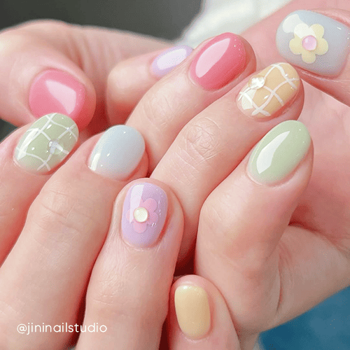 Wiosenny manicure na krótkie paznokcie. Wiosna!
