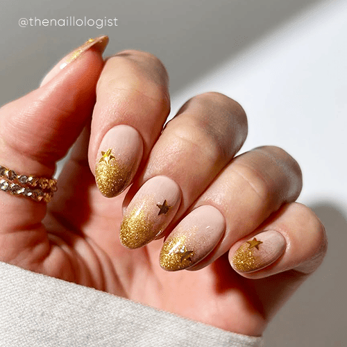 Złocisty manicure. Błyszczące odcienie manicure. Trendy w manicure wiosna!
